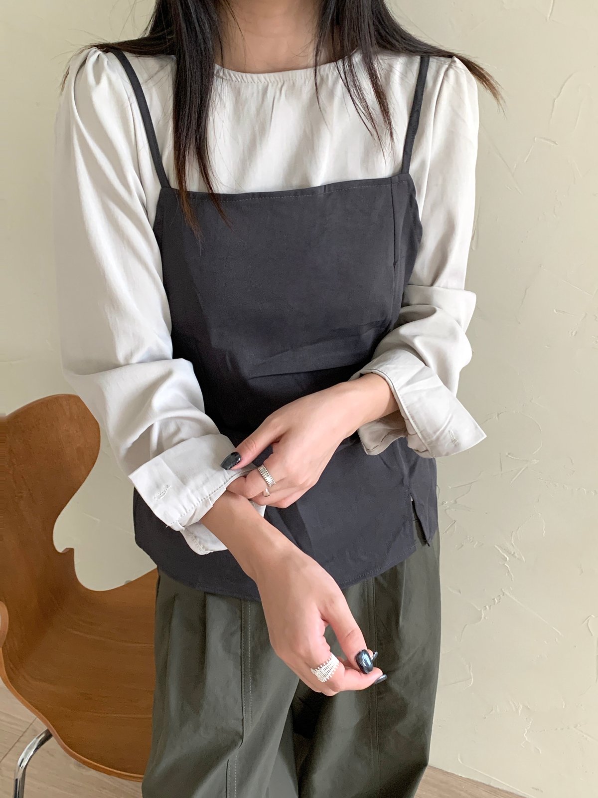 真兩件式襯衫加細肩背心很划算