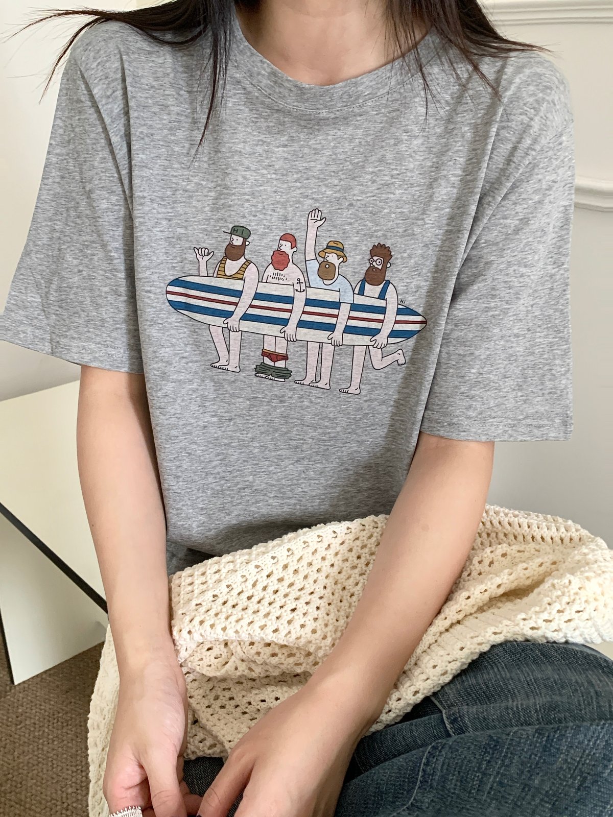 四人衝浪插畫短袖T