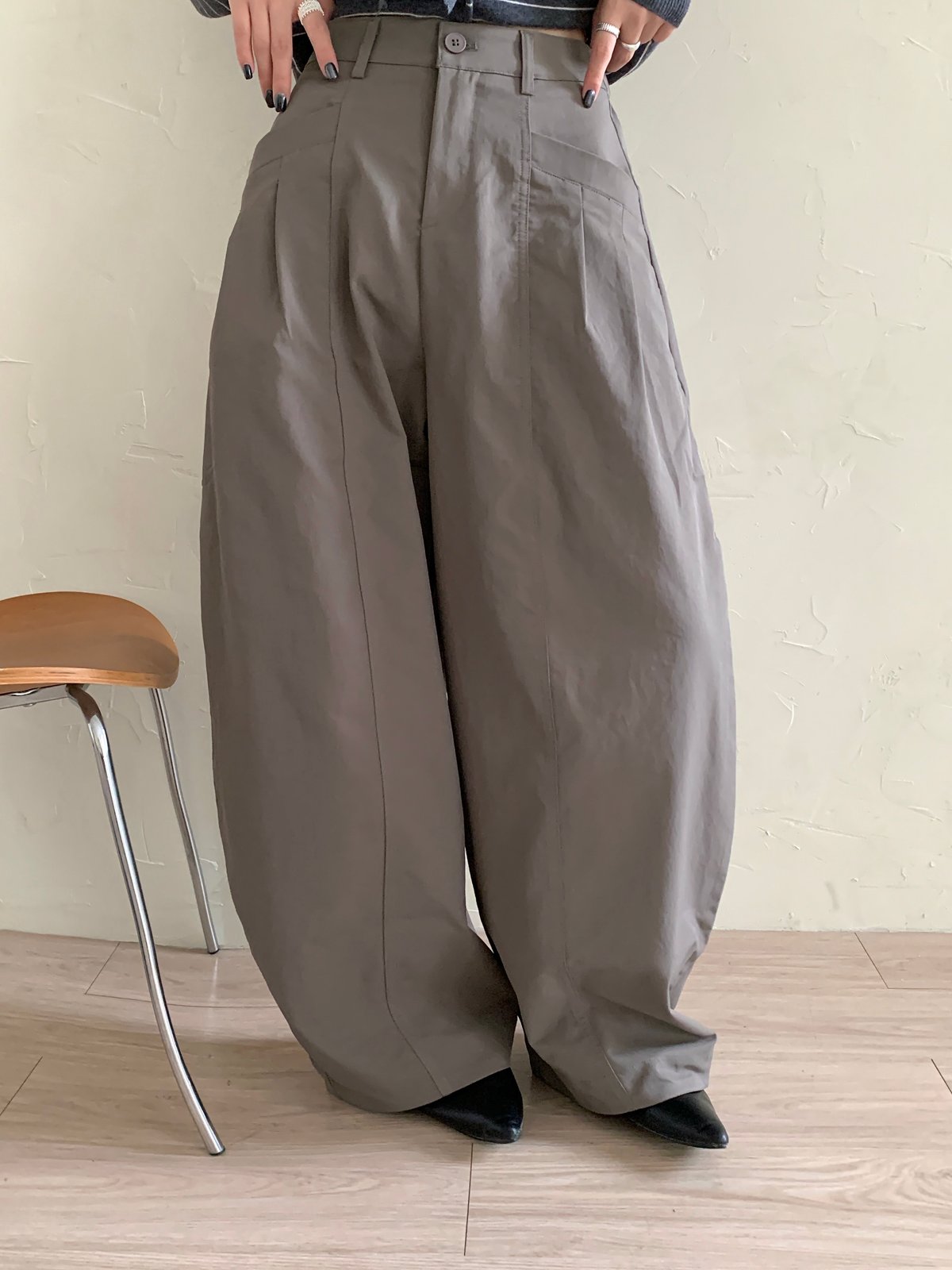 冰冰涼涼材質超好寬版氣球西裝褲 9