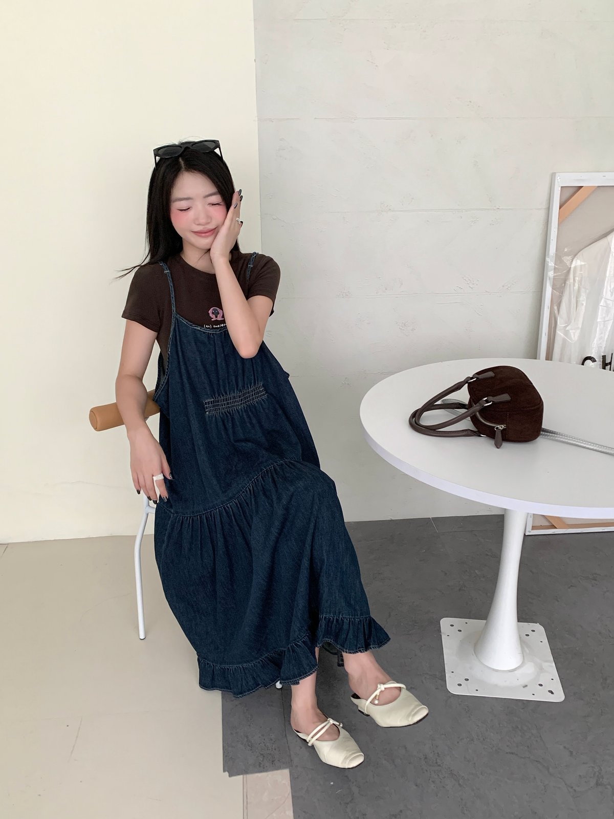 雙面都可以穿的抓皺吊帶牛仔洋裝 15