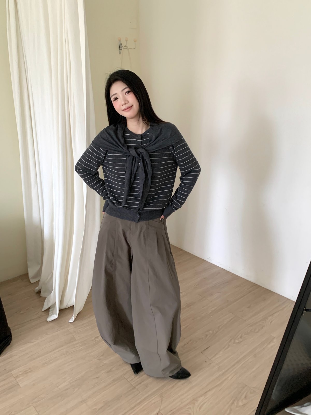 冰冰涼涼材質超好寬版氣球西裝褲 3