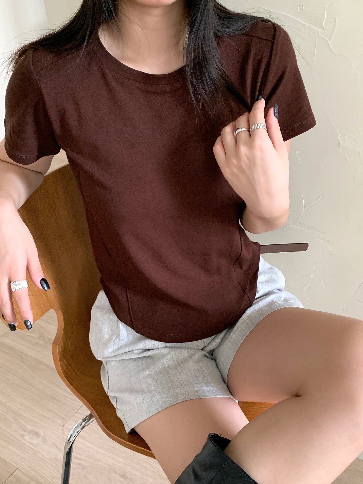 材質超舒服!弧形下擺親膚上衣 2