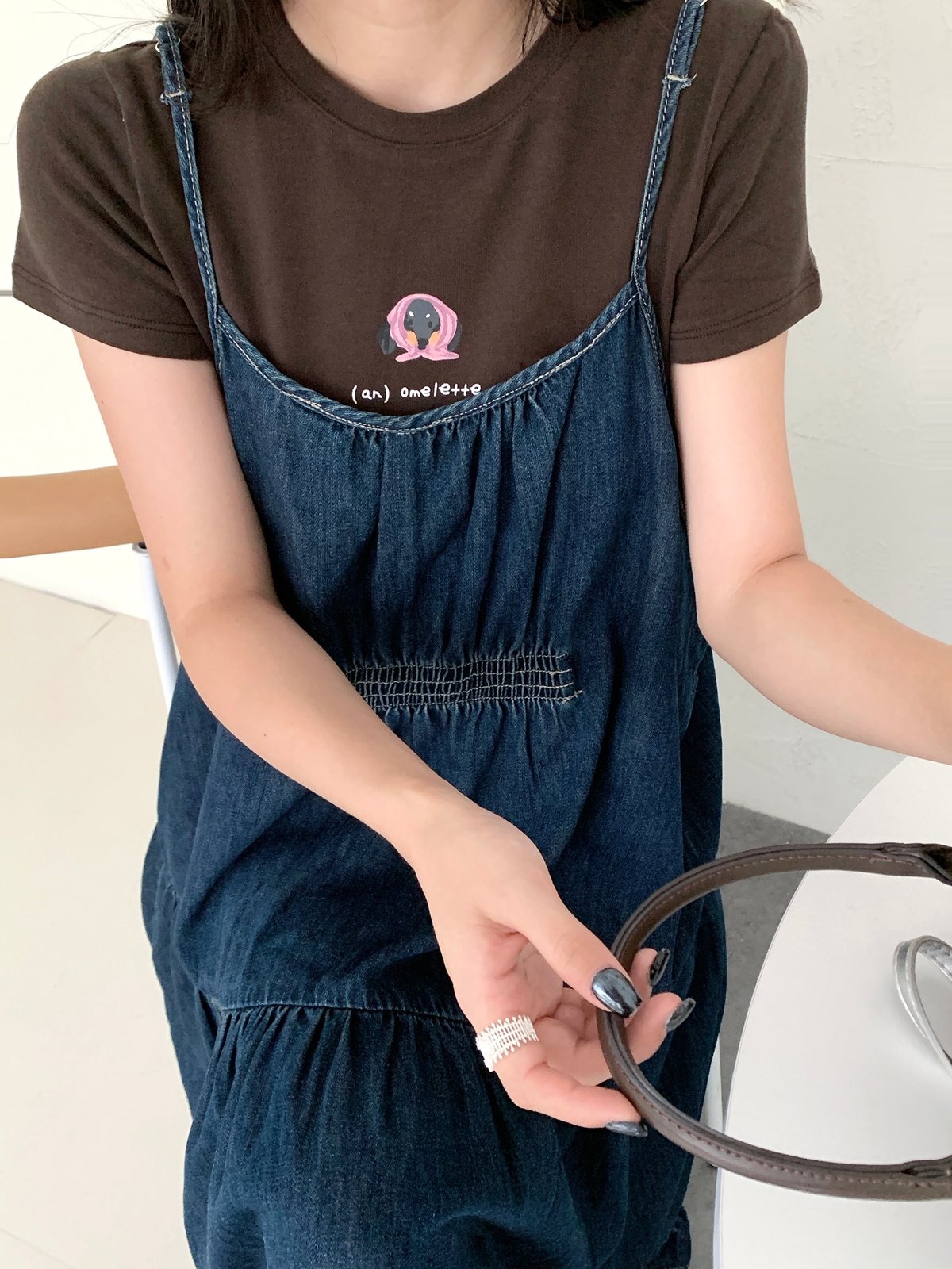雙面都可以穿的抓皺吊帶牛仔洋裝 10